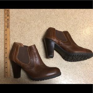 Born (BOC) high heel short leather boot